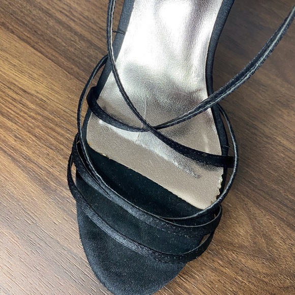 Le Chateau Floral Heels - Picture 3 of 6